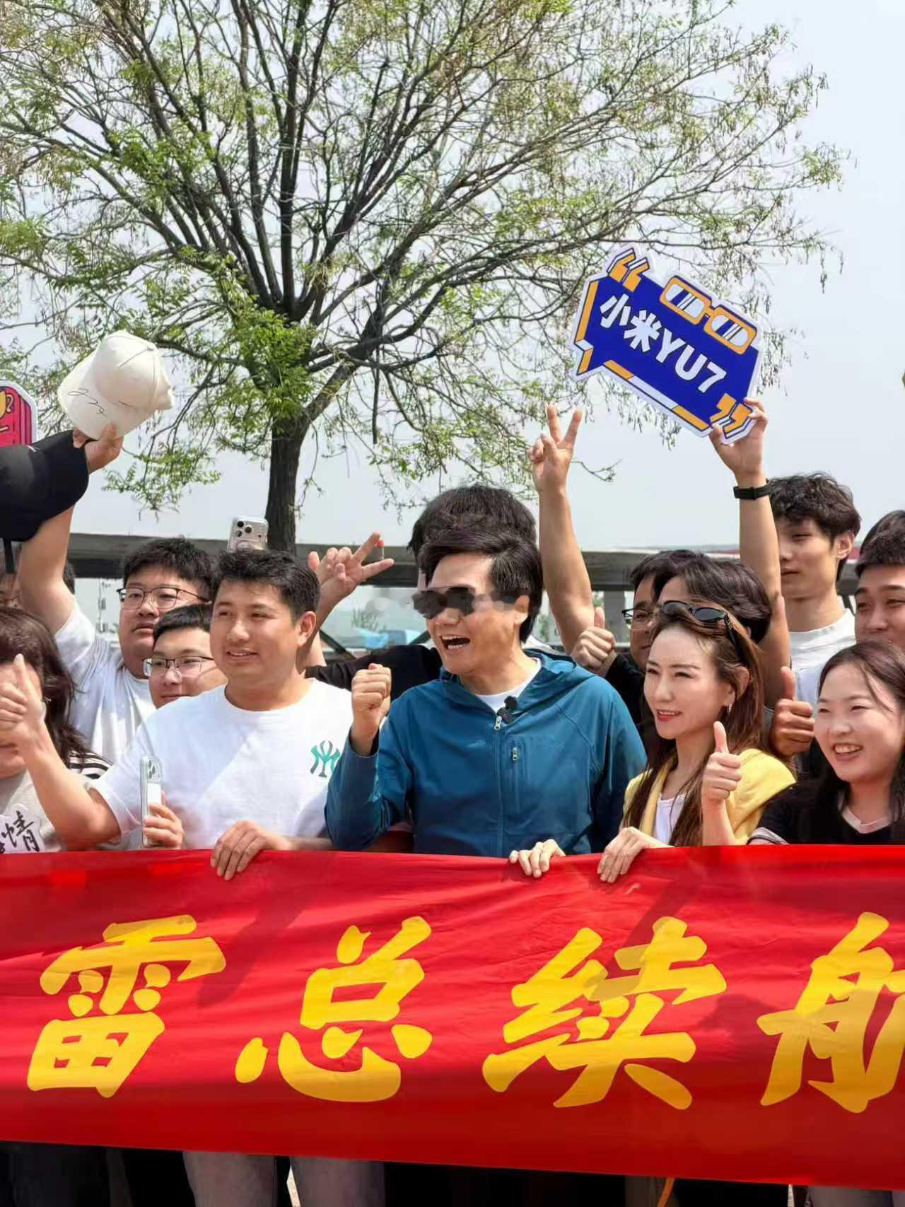 雷军被车主包围