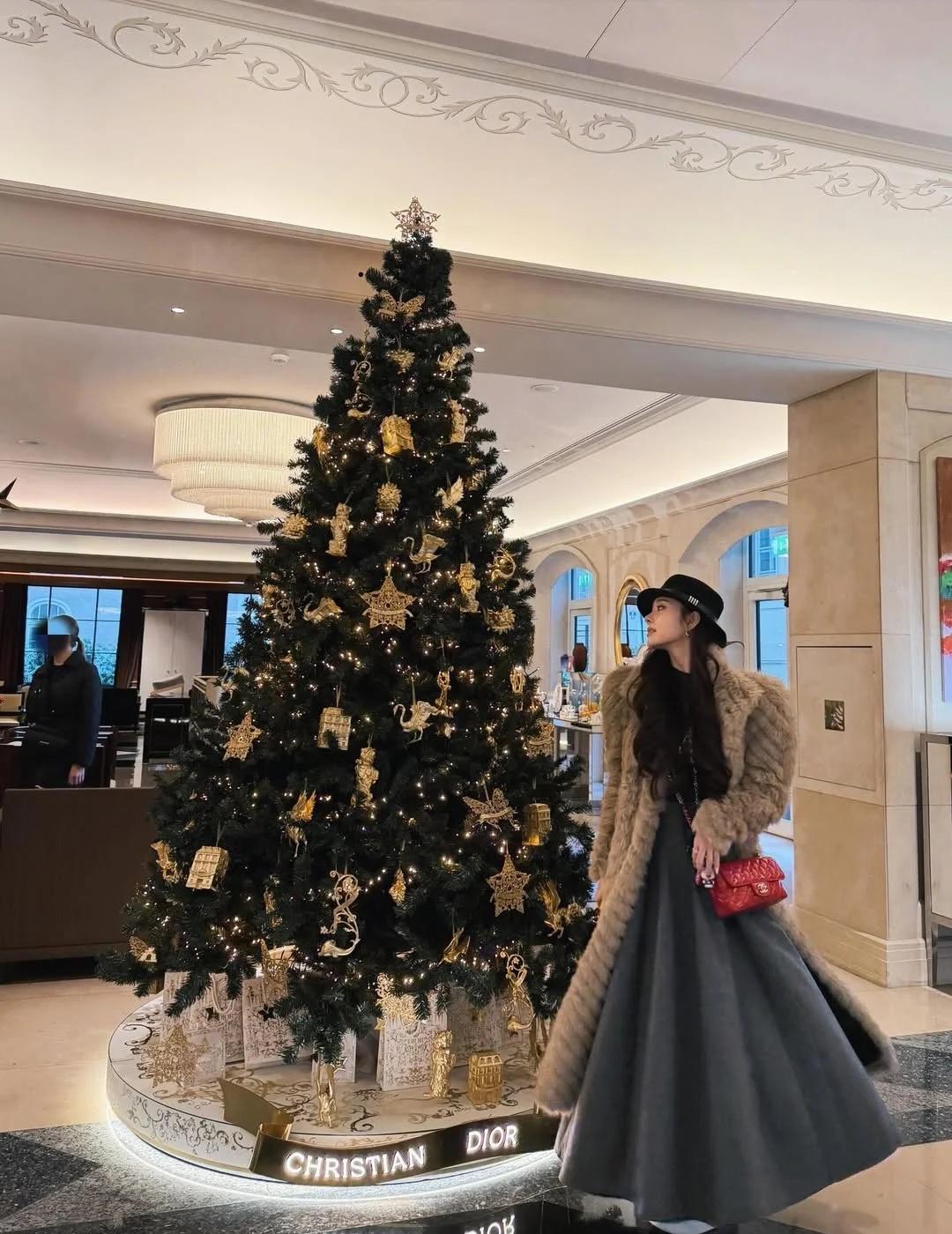 宋智雅IG更新｜布拉格的冬日❄️浪漫欧尼在布拉格的查理大桥吹吹风偶遇Dior