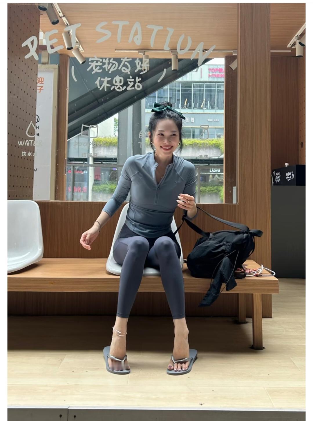 这个脚型好适合人字拖。