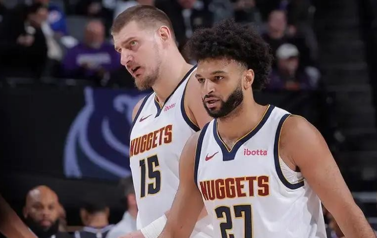 掘金的上策就是继续赢球争第三，避开火箭！我认为火箭最近发生了质变，解决了自身