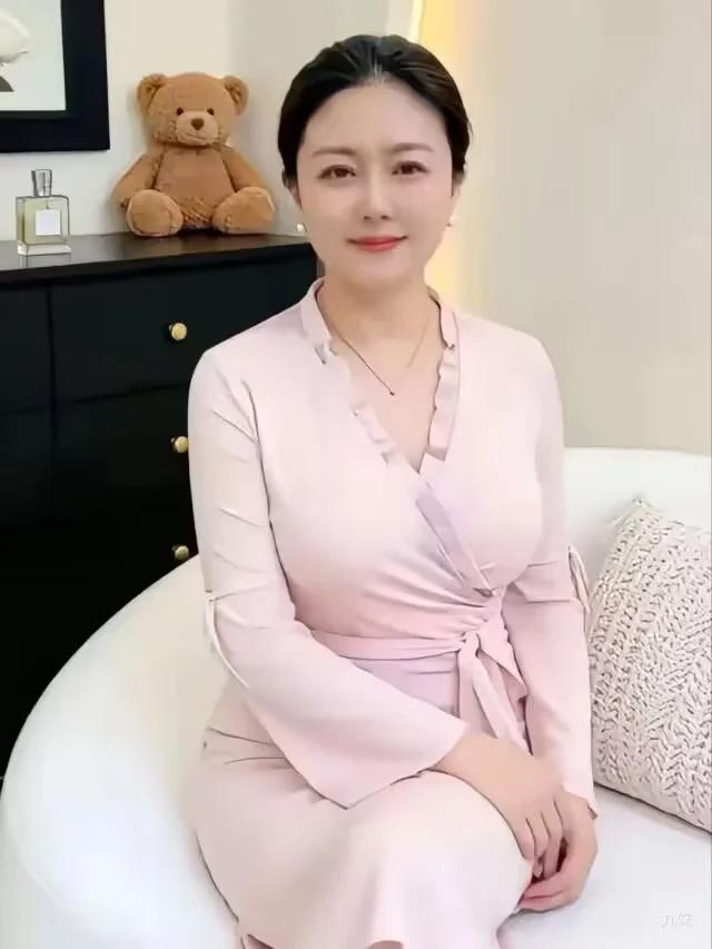 一婚象水没滋没味，但伴随一生二婚象无底洞再多的钱也填不满离婚象老太太的裹