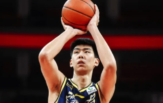 媒体人：徐昕这个时间点请求交易很被动，希望他已做好准备据此前报道，广东男篮中