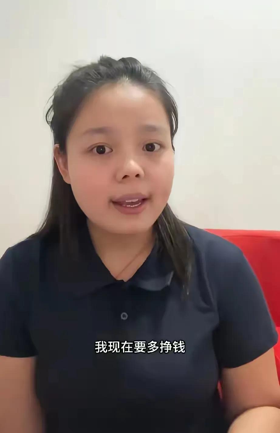 这个女孩生孩子的时候还不到20岁，当时她的丈夫尚在。可没料到丈夫意外离世后，公公