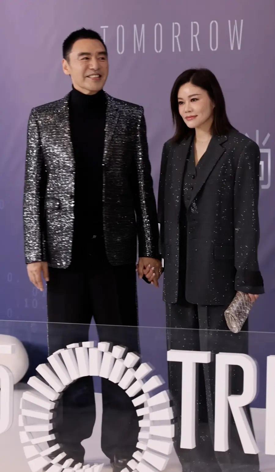 73岁的钟镇涛这个状态太好了吧。完全看不出实际年龄。还和在北电读研的女儿一起飙歌