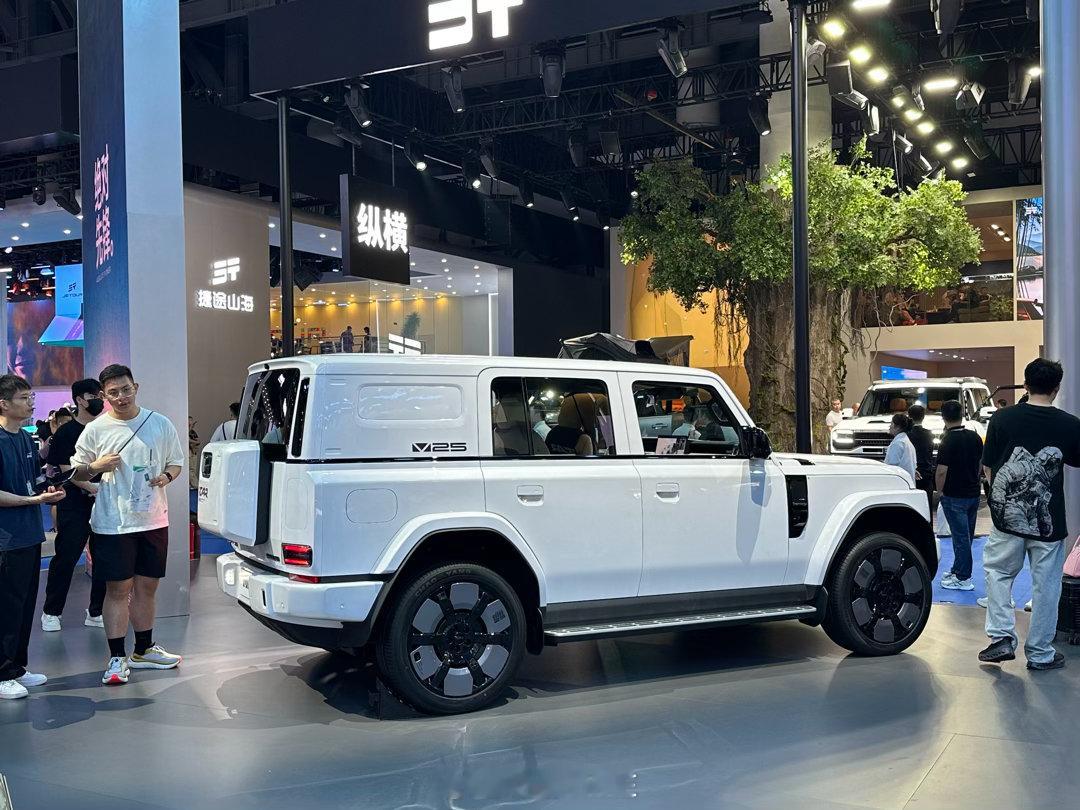 年轻人首选的智能时尚suv8月21日，iCARV25于成都车展全球首秀。新车