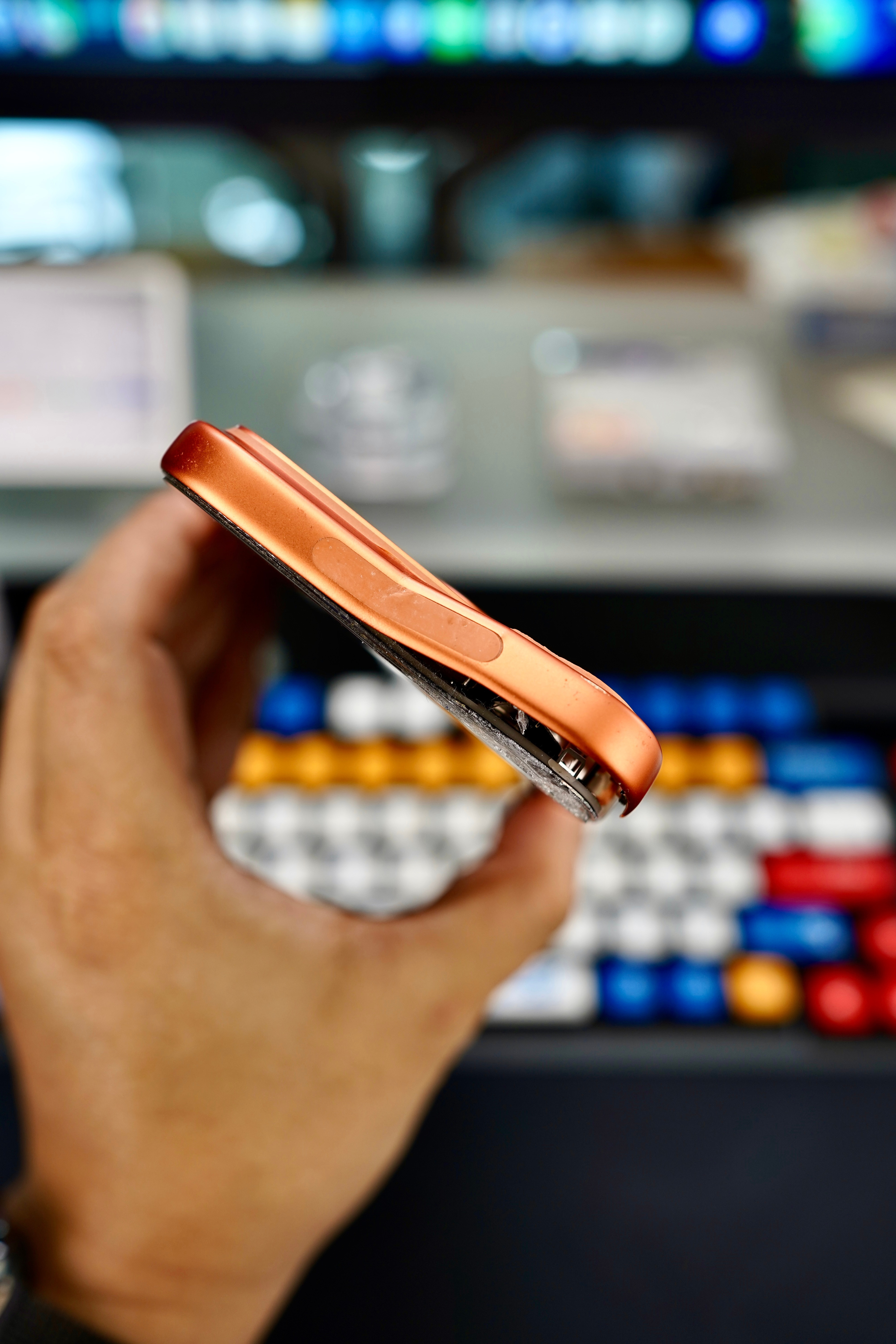 如果不修2000块钱，有人要吗？还是那台iPhone17ProMax，哪怕