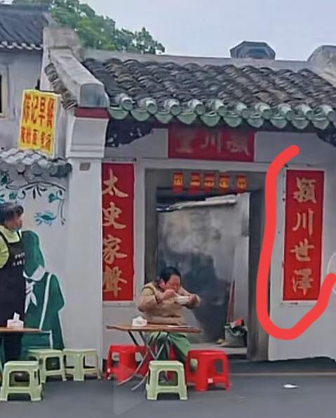 广东很多祠堂，祖屋都贴有这种“颖川”对联，广东年轻辈不懂不足为奇，甚至小时候连我