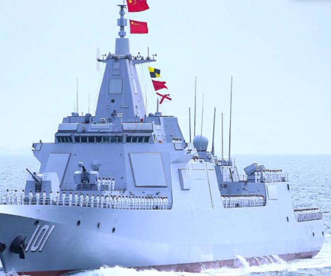 万吨大驱硬刚美军航母编队，南昌舰掀开垂发盖板的那一刻，美军电子战的神话算是彻底凉