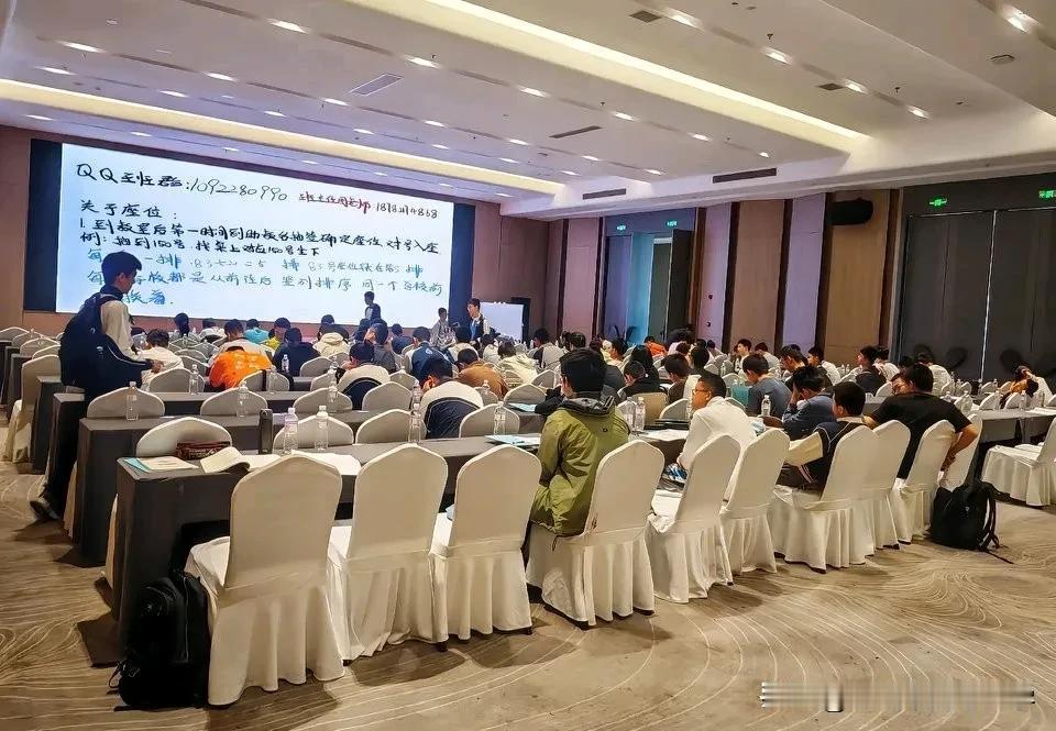来围观竞赛生的五一，真是名副其实的劳动节！当大家都在过五一节休息的时候，数学