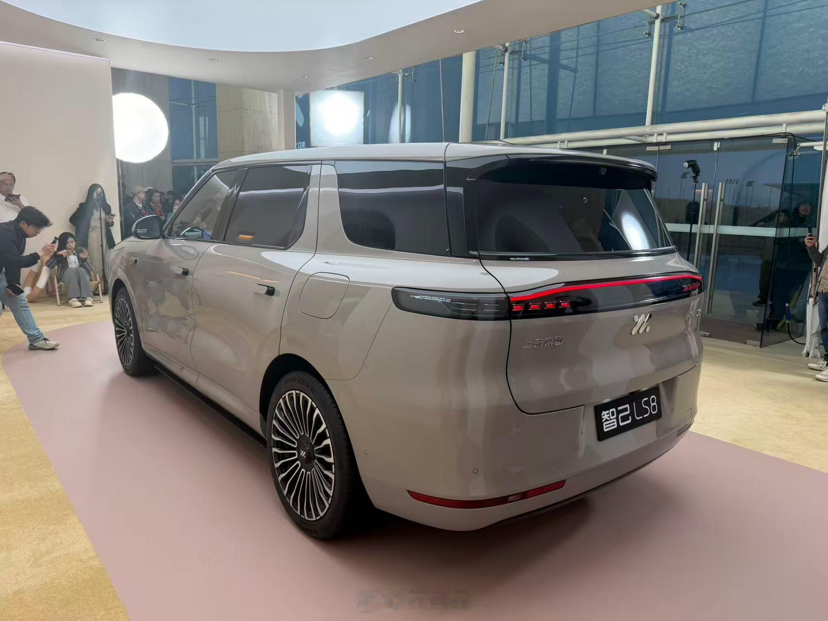 智己LS8即刻开启大定和锁单，上市权益价24.98万元-29.98万元刘翔直言