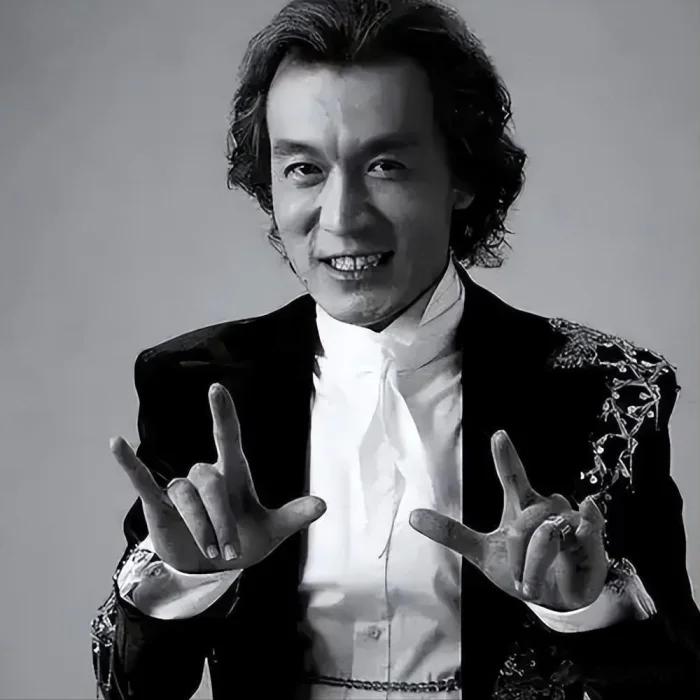 李咏离世8年了。他生前最放不下的，就是女儿法图麦。他不要女儿大富大贵，只盼她平安