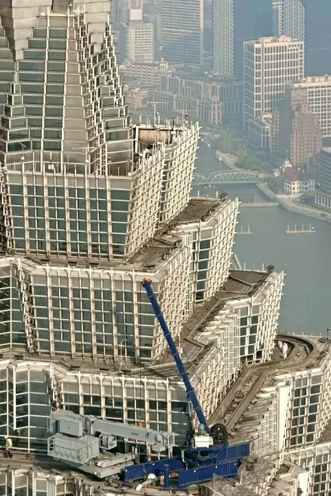 你吊我，我吊你，一层一层吊上去。