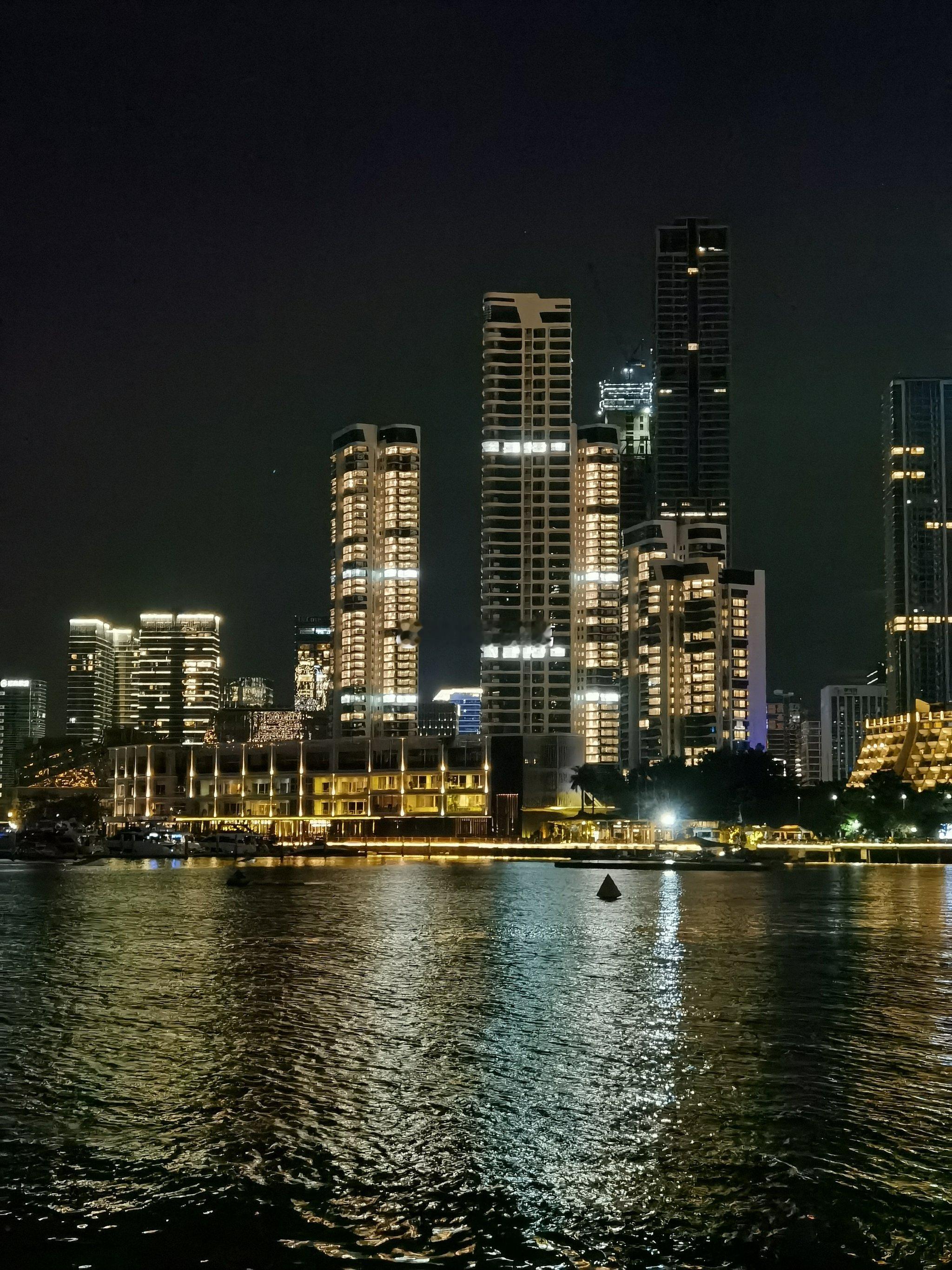 2008年至今，填海而成的深圳湾，坐拥崭新土地、无敌海景、前沿规划及顶级配套，成