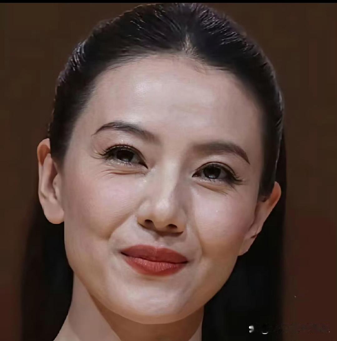 高圆圆真是一点也不医美啊