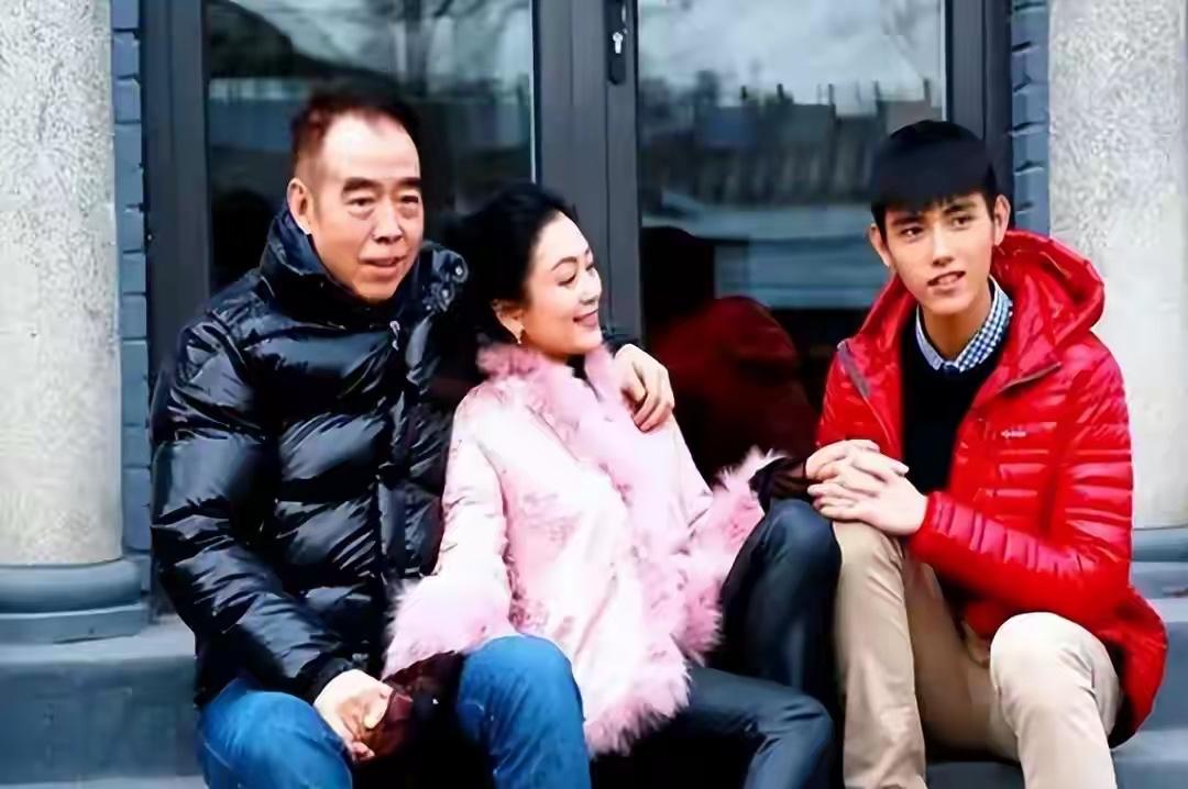 不得不承认，陈飞宇真的是“演戏奇才”。最近上映的《纯真年代》即便是在央视播放