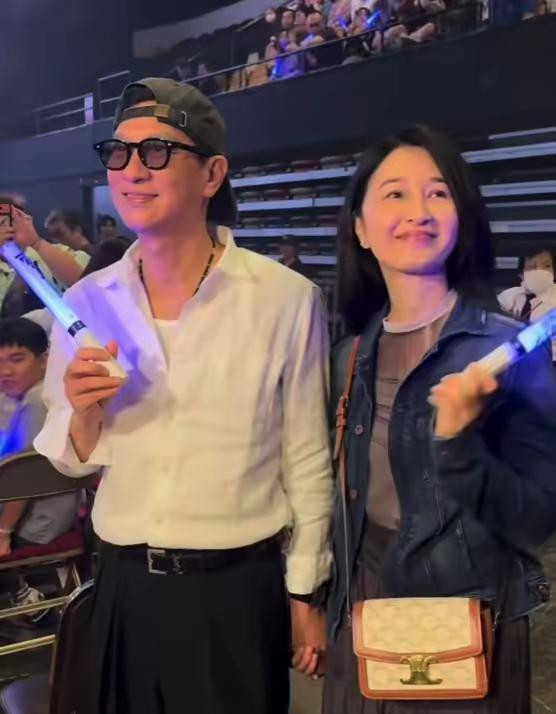 香港明星在保养方面真是开了挂，状态好到让人怀疑是不是偷偷用了什么秘方。