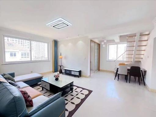 山东一套195平米复式房1万元起拍！近日，山东威海一套“复式195平米70年