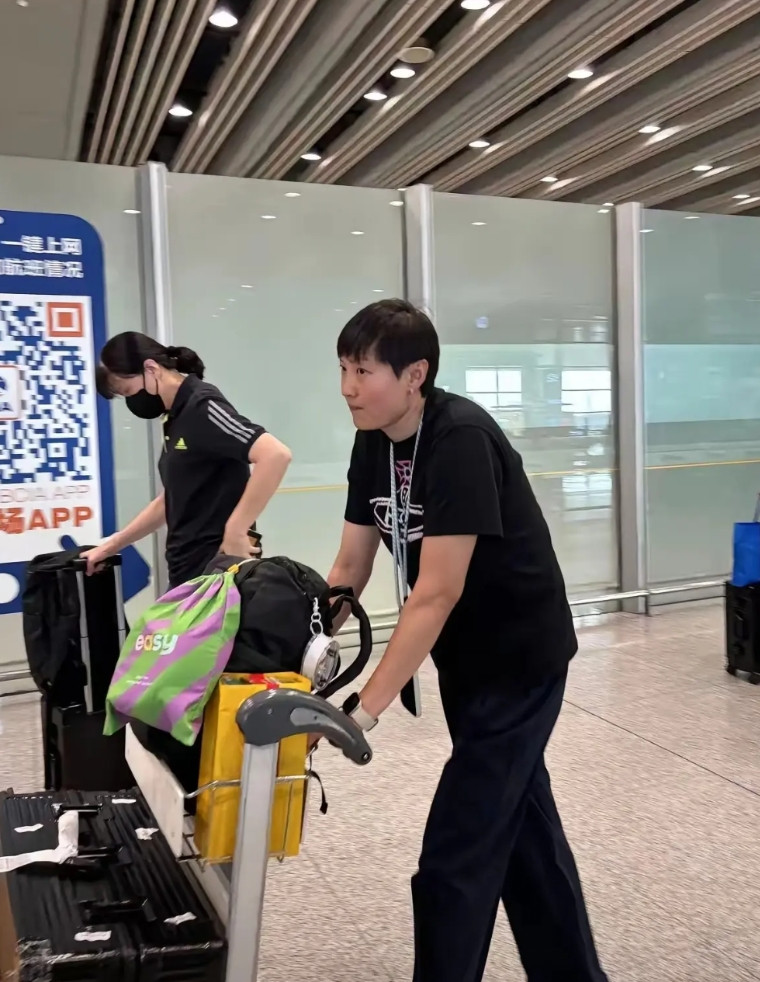 杨昊，中国女排助教，这几天变安份守己了。以前的她就像社交达人，基本每天更新最新消