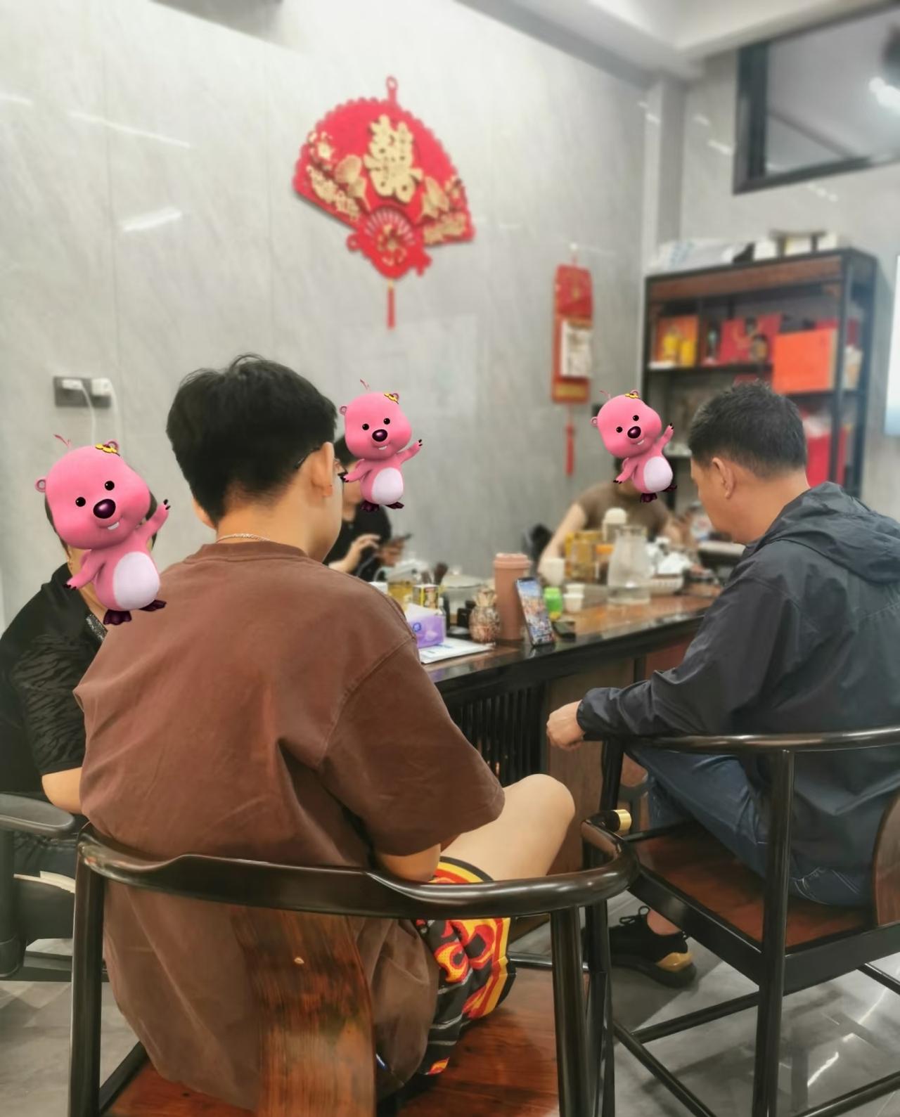 智商的基因还是有遗传的！我的高中物理老师毕业于复旦大学，她的儿子是妥妥的学霸，