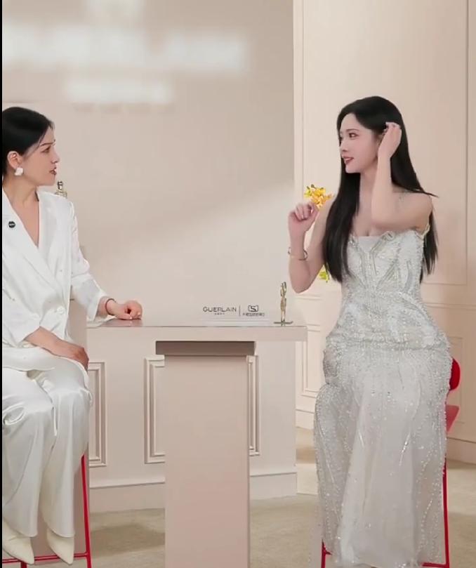 孟子义自曝两年最长只休2天，胡可当场惊呼，三十而立的她太拼了3月1日晚，孟子义