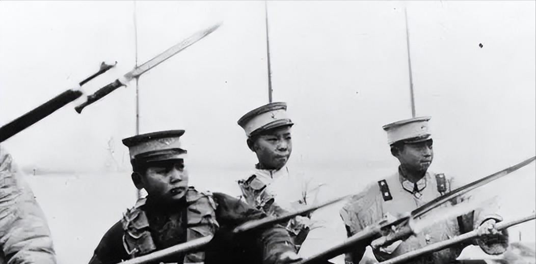 为什么100年前的北伐战争难度那么大，北伐军却能在短短两年多的时间里，以秋风扫落