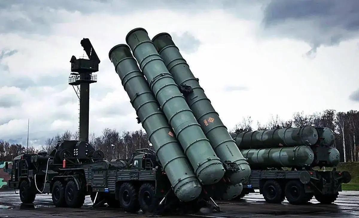 在美国大举向中东地区增加海空兵力，准备对伊朗动武的背景下，俄罗斯军事记者亚历山大