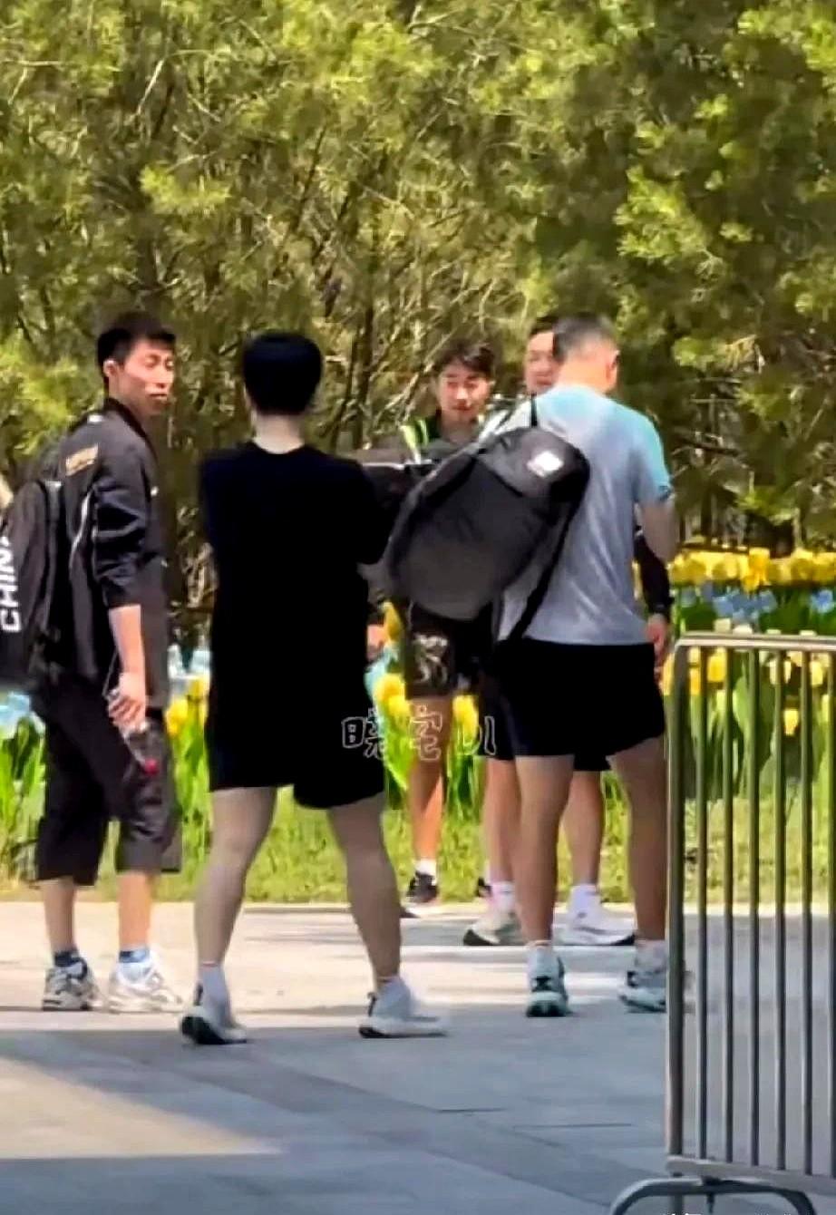 上海地产队这回真是捅了马蜂窝！网友发现这支乒超联赛的颜值担当队居然全员成了“