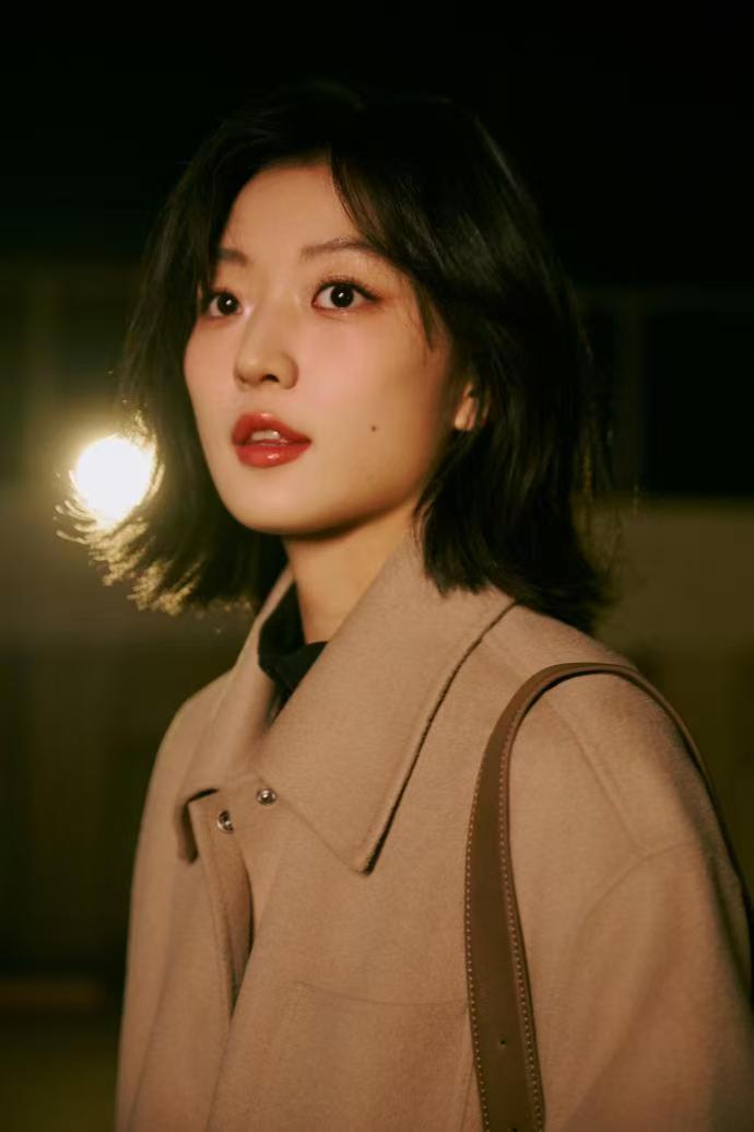 OMG孙千这个锁骨短发+毛呢大衣的造型是谁想的？出来领鸡腿！孙千米兰时装周首秀夜