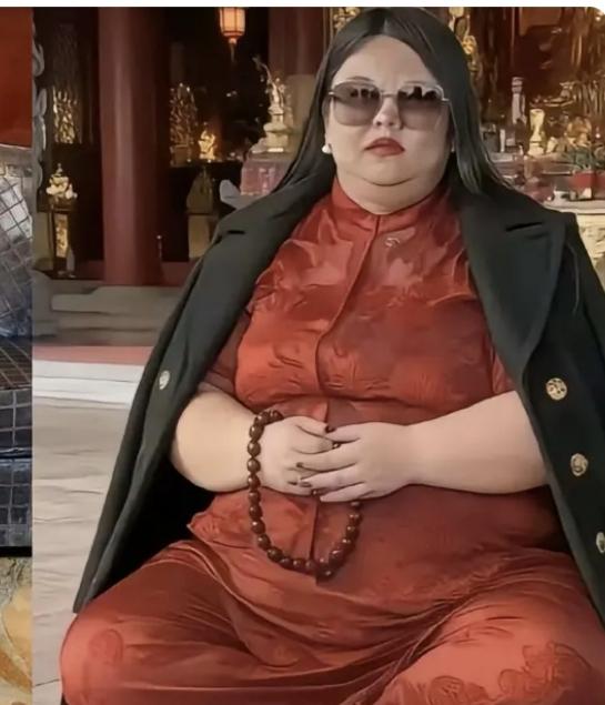 🌙李湘就是一个时代的笑话。提起她，很多人都会想起当年湖南卫视《快乐大本营》