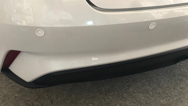 思域后杠被4儿子店打雷达孔了怎么办新车还没提，谈价的时候让4儿子送倒车雷达，后