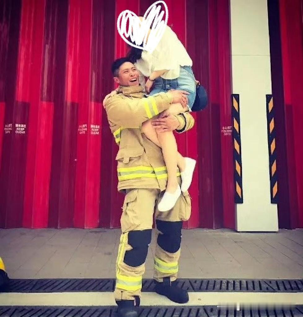 泪目了！这次香港大火中殉职的消防员，有一个拍拖10年的女友，她发文道别：“多