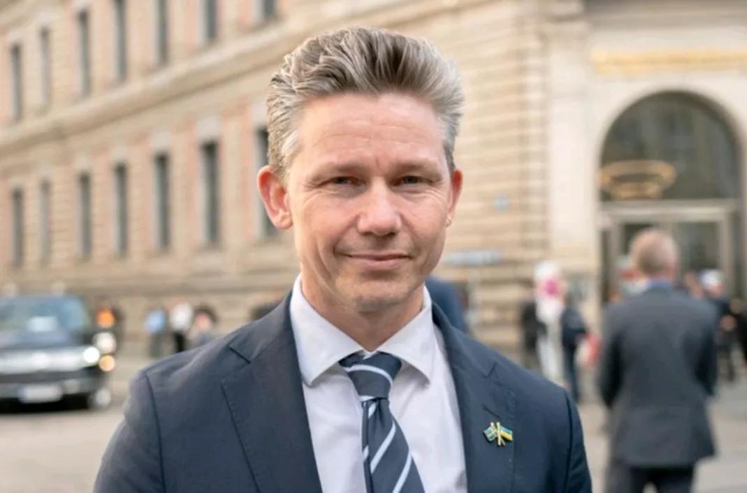 《通图片报》消息，当地时间27日，瑞典国防大臣荣松表示，该国议会已通过关键性决议