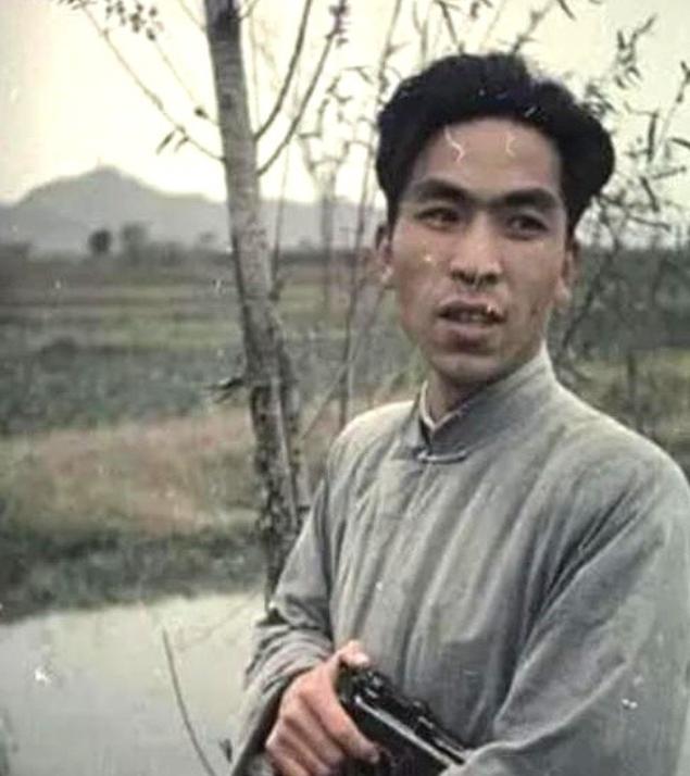 1947年，地下党被处决前婉拒房东送的断头饭：“我吃不下”，房东轻声说：“这碗饭