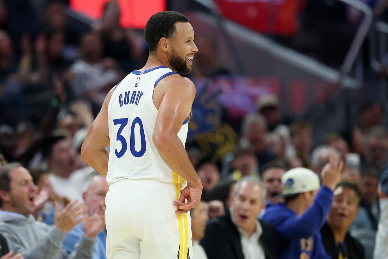 库里再狂也没用。NBA季前赛，勇士主场124-98大胜残阵湖人，库里只打了14