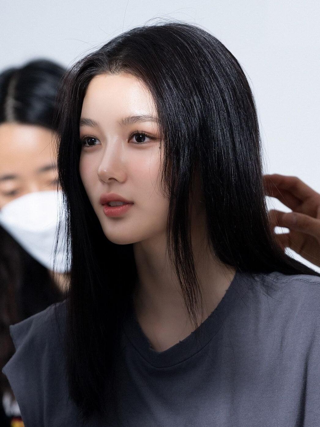 我喜欢这样浓颜系的甜颜！！一眼甜但细品发现骨相也是绝佳（妹宝金裕贞✨​​​