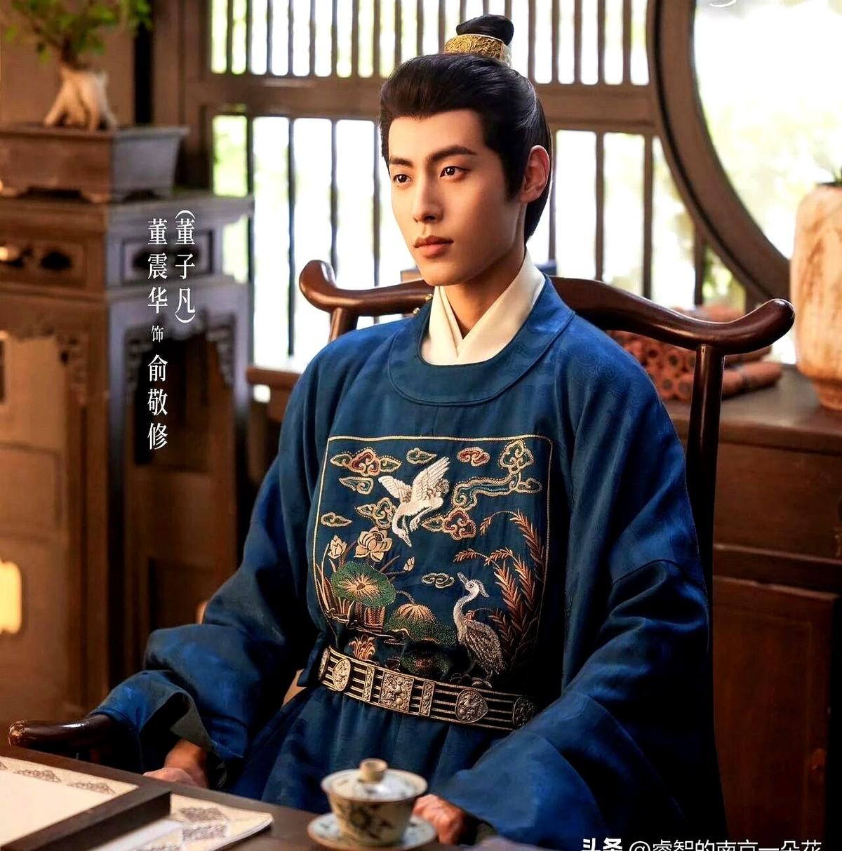 古装剧《花开锦绣》一开播，我就被丁禹兮演的那个“拎不清”儿子气到了。他放着高
