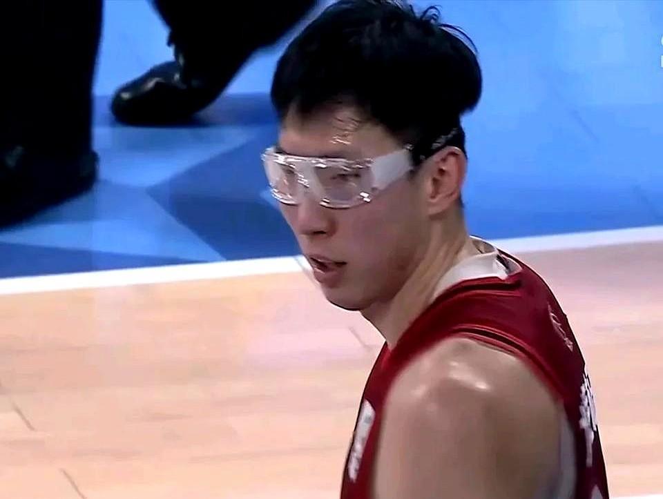 顶薪合同已满的北京首钢，只有换高水平外援一条路！北京北汽目前队内三位顶薪球员分