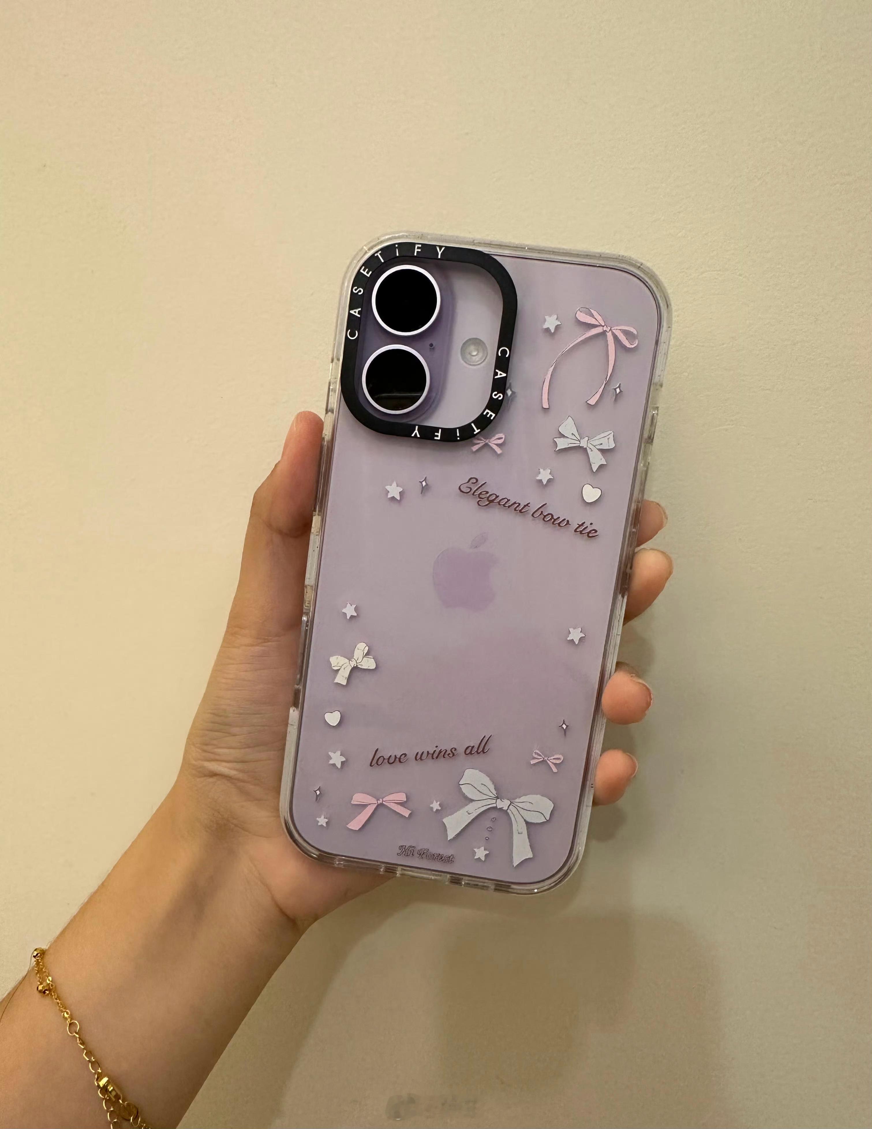 又刷到一个好看的小姐姐买了iPhone17紫色，看来紫色真的会成为今年爆款。