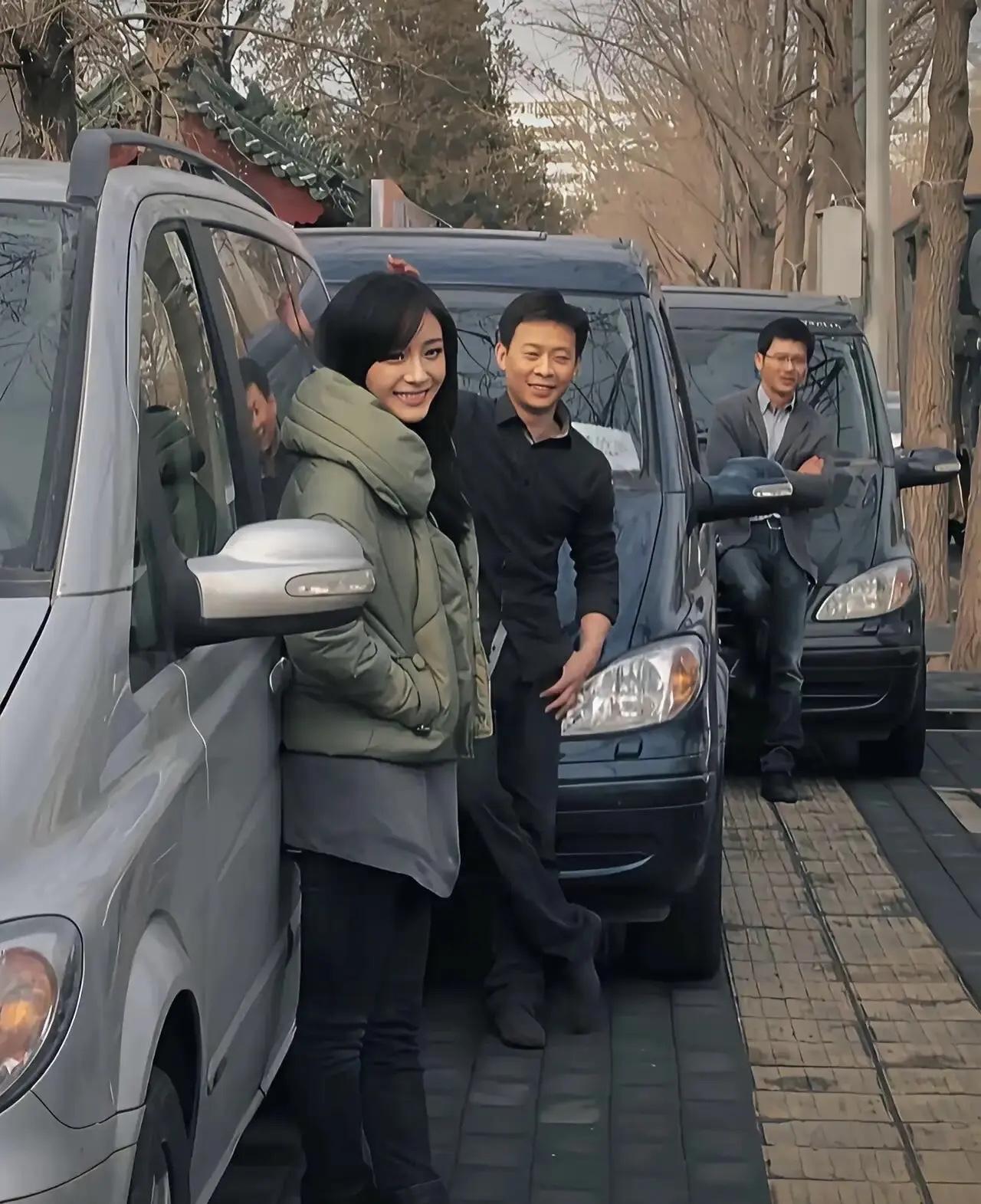 早期的张译、杨幂与李晨，那会儿杨幂刚出道，这张图拍的好真实啊。如今，三位成了