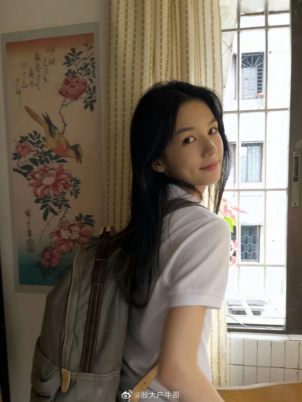 不拉窗帘周冬雨周也也真是的，自己好歹也算是公众人物，谈恋爱怎么能不拉窗帘呢？