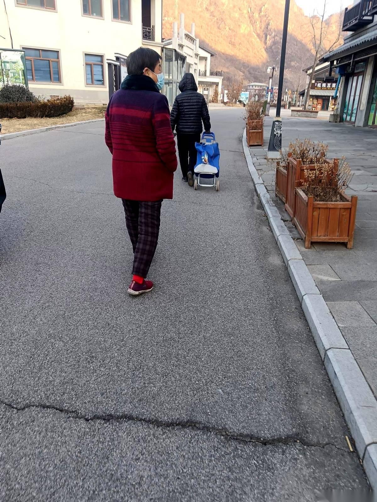 我跟你说，现在真正让人羡慕的，根本不是谁谁谁又搞了多少钱，也不是谁家孩子多出息。