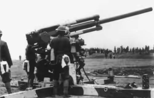 在抗战中日军研发了不少武器，都是通过缴获农业国的进口装备，然后逆向研发出来的。比