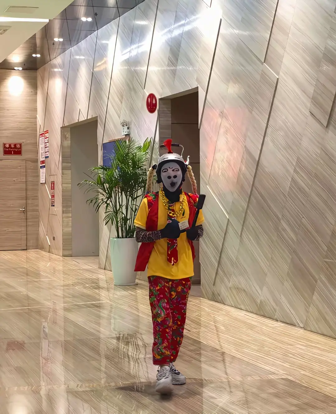 你确定你是送外卖的？我怕你晚上送餐有一天要赔钱！