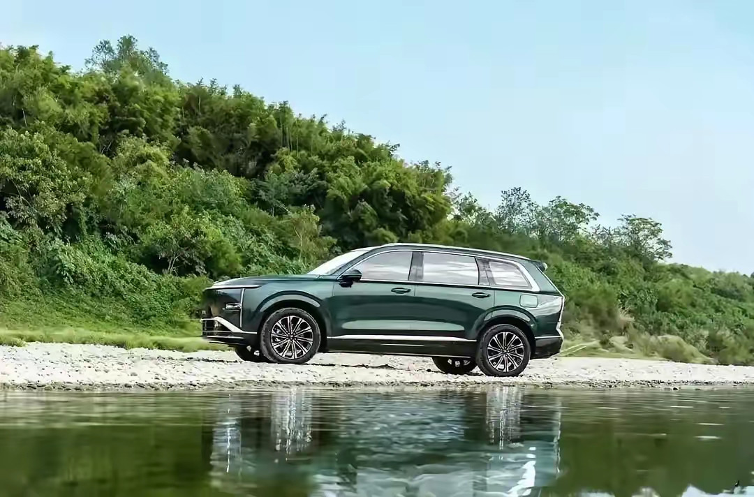 据悉，现在买车:50%的人——买电混车30%的人——买纯油车20%的人——买纯电车五菱星光L和友商的