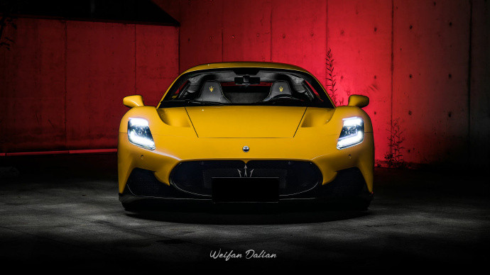 或许…你也和我一样，对玛莎拉蒂MC20心动吗？海神三叉戟加持，赛道基因拉满，颜值