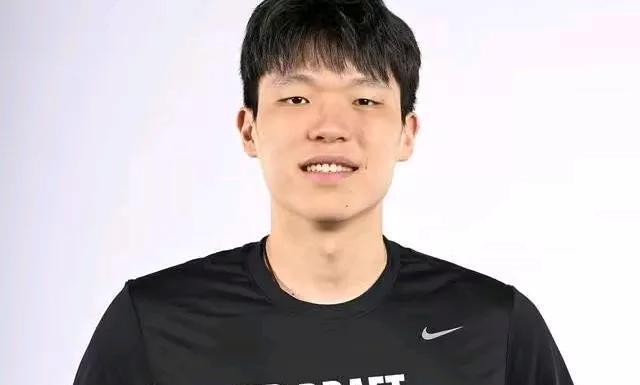 真搞不明白呀！杨瀚森选秀行情怎么如此的高涨？美媒更是离谱的造势，尤其签约的经纪