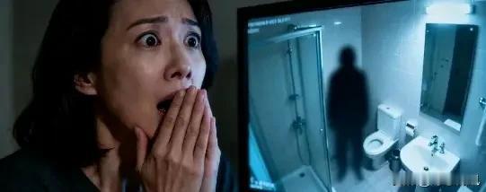 广州一保姆每次给老人洗澡都锁门，老人儿子偷安了监控，监控里的画面让人大吃一惊!