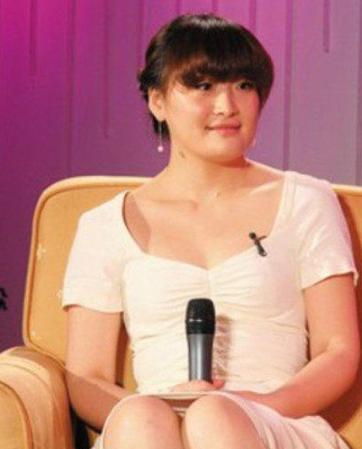 宗馥莉被围剿？股份信托事都赖她？宗馥莉的处境确实很难父亲留下的担子不轻