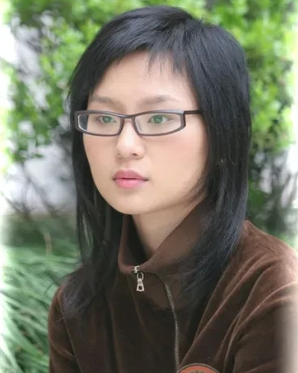 2005年，周笔畅夺得《超级女声》亚军，正式出道，而且出道就已一首《笔记》，红遍