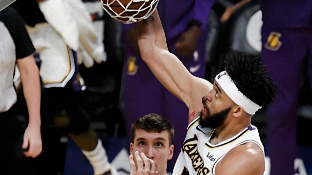 哎呦呦！刚刷了个视频，说麦基主动上门，广东连试训都不给！38岁三冠中锋，常规赛